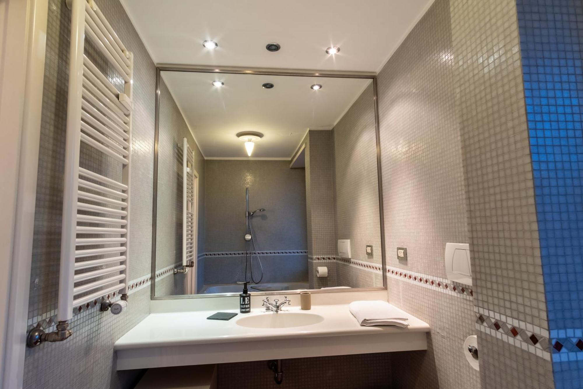 Attic With Terrace And Jacuzzi - Luxury Apartment Rome Extérieur photo